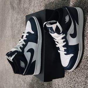 Air Jordan 1 Mid (GS) size 7y